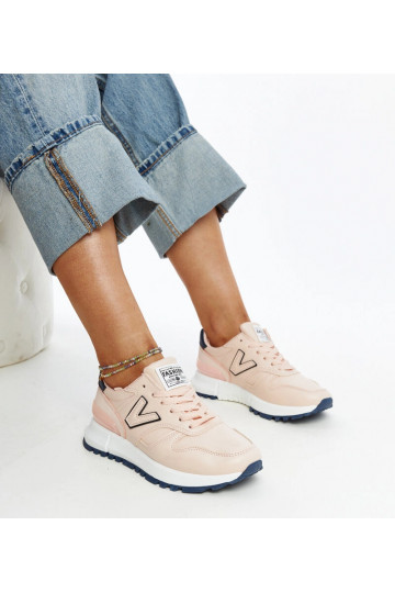 Różowe sneakersy na...