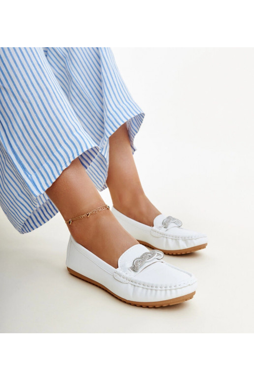 Białe mokasyny zdobione cyrkoniami Adiba