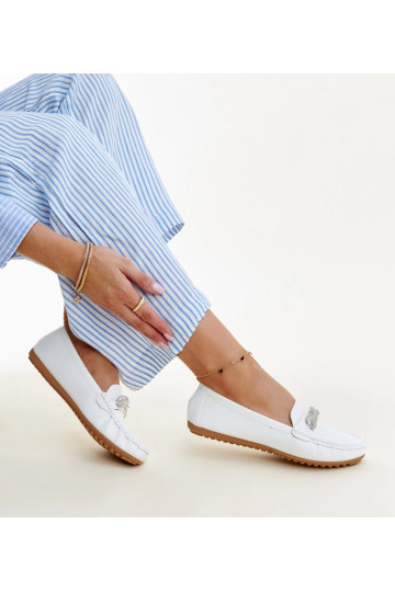 Białe mokasyny zdobione... 2