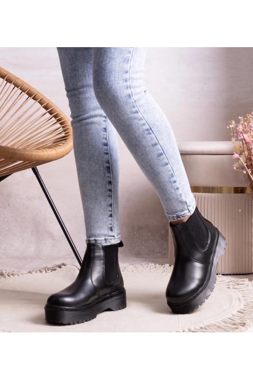 Czarne botki na platformie Lessaya