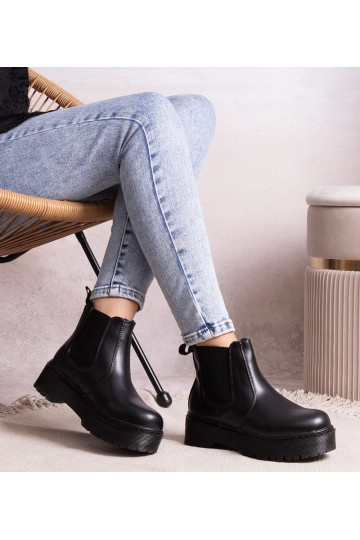 Czarne botki na platformie... 2