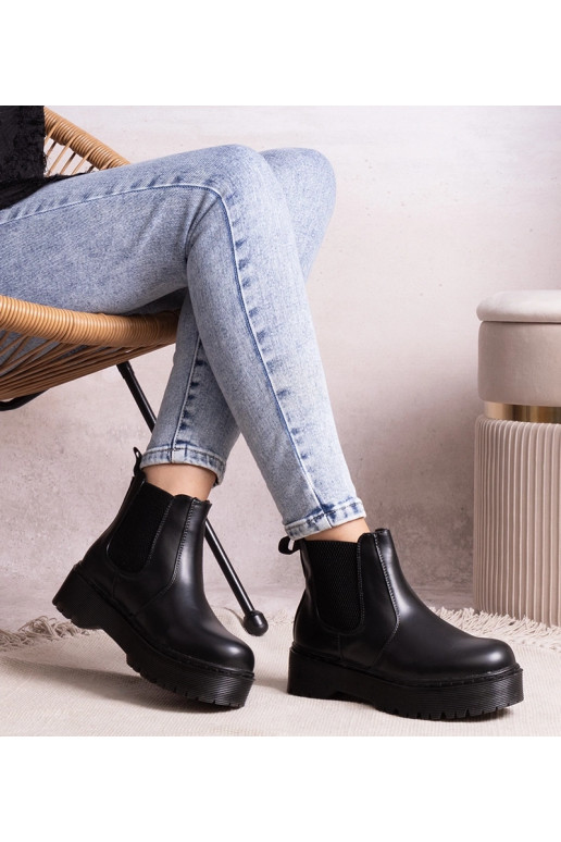 Czarne botki na platformie Lessaya