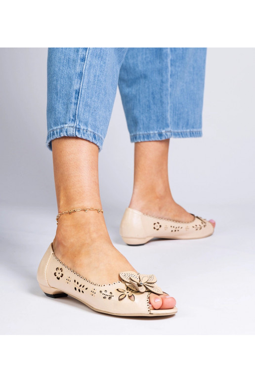 Beżowe ażurowe balerinki z odkrytym...
