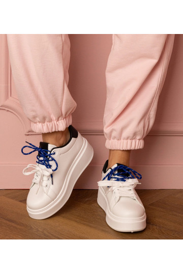 Białe sneakersy sportowe na...