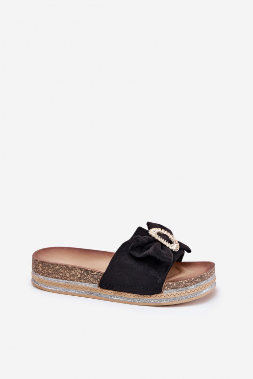    I Ozdobną Broszką  Lenela