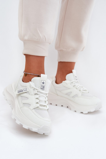 Women's Sports Sneakers On Thick Sole White Prononice
