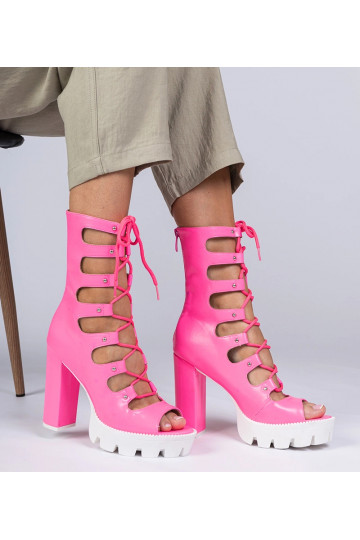 Różowe botki na wysokim... 2