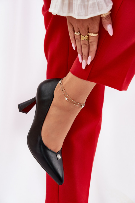 Elegant Heels on a Flared Stiletto Vinceza 62222 Black Elegant Heels on a Flared Stiletto Vinceza 62222 Black