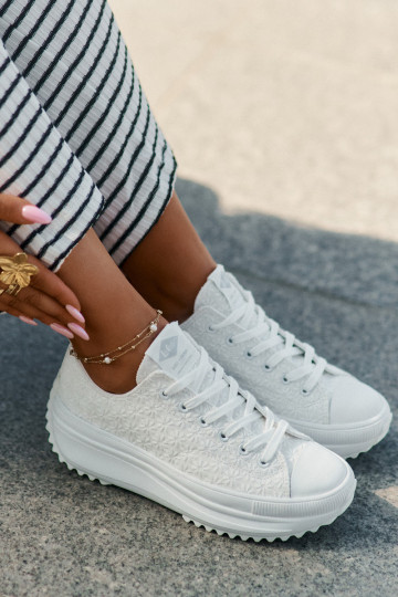 Women's Sneakers With Embroidery On Platform Lee Cooper LCW-25-31-3465L White