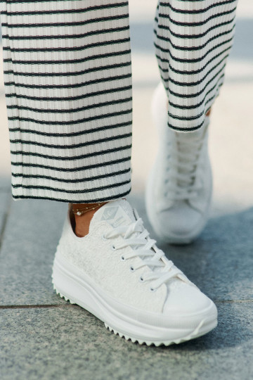 Women's Sneakers With Embroidery On Platform Lee Cooper LCW-25-31-3465L White 2