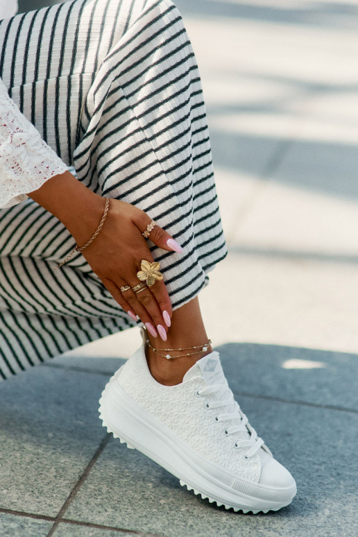 Trampki Damskie Z Haftem Na Platformie Lee Cooper LCW-25-31-3465L Białe