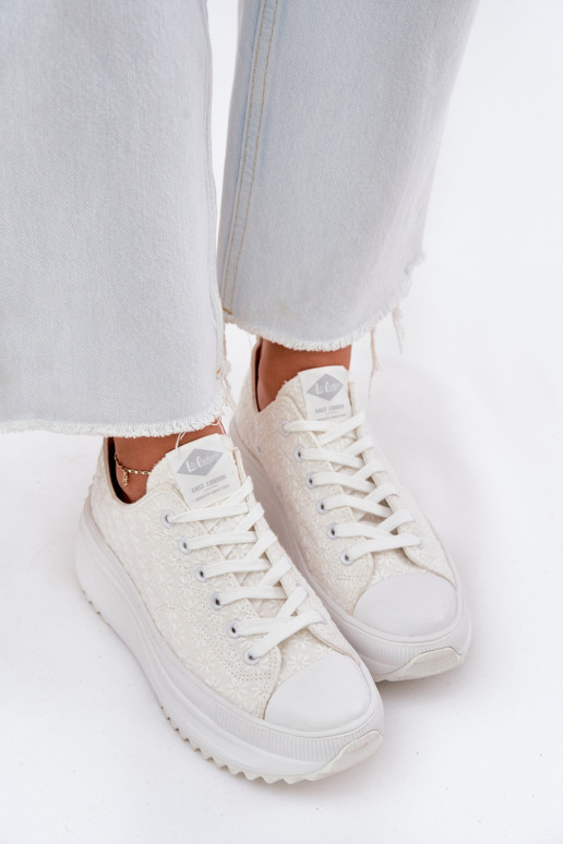 Women's Sneakers With Embroidery On Platform Lee Cooper LCW-25-31-3465L White