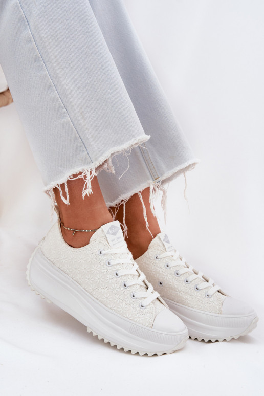 Women's Sneakers With Embroidery On Platform Lee Cooper LCW-25-31-3465L White