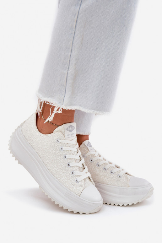 Women's Sneakers With Embroidery On Platform Lee Cooper LCW-25-31-3465L White