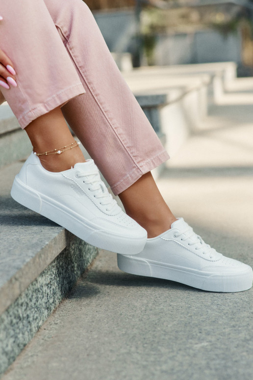 Low sneakers made of eco leather Big Star RR274303 White