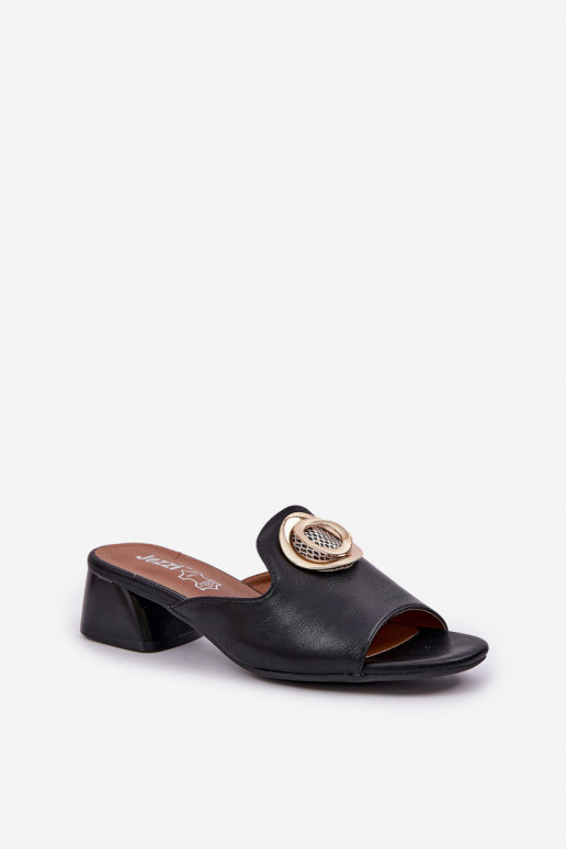 Elegant Women's Slippers On A Low... Elegant Women's Slippers On A Low...