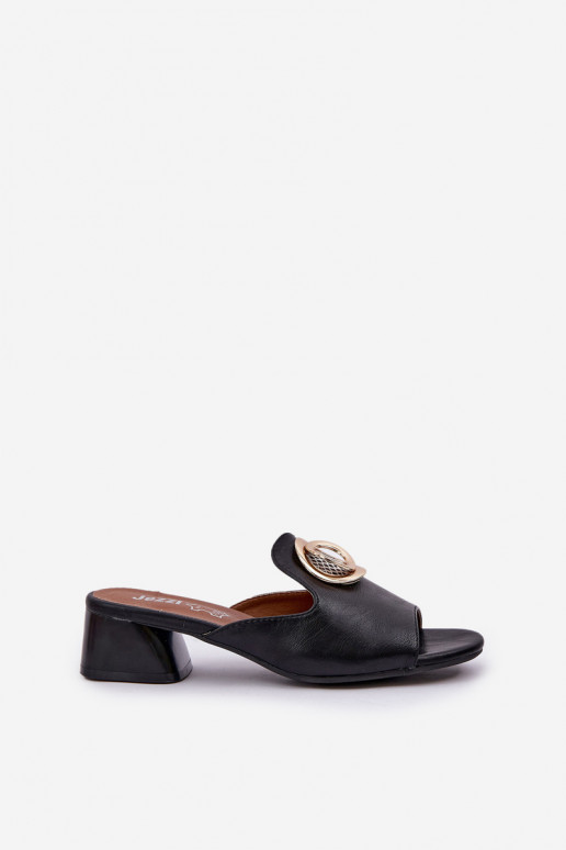 Elegant Women's Slippers On A Low... Elegant Women's Slippers On A Low...