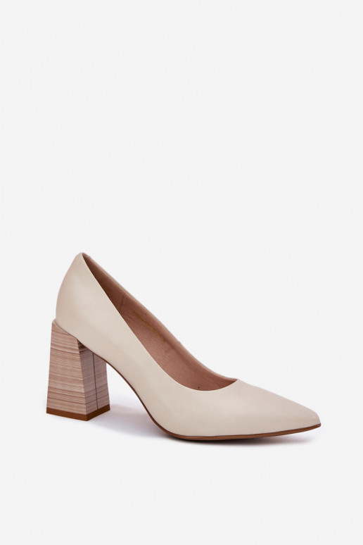 Leather pumps on a heel beige Gregosa
