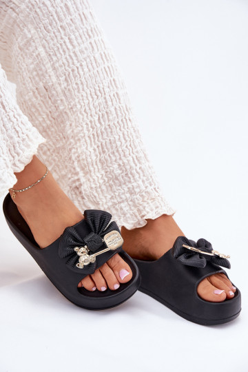 Klapki Damskie Piankowe Na Platformie Z Kokardką I Broszką Czarne Marlize