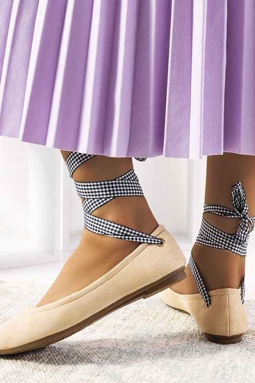 Beżowe balerinki z kokardką Acro