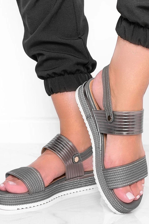 Szare sandały na grubej podeszwie...