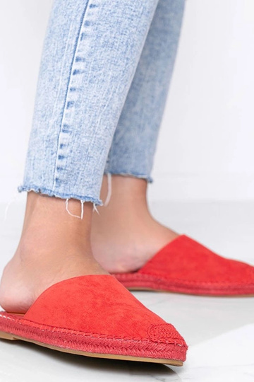 Czerwone klapki zabudowane...