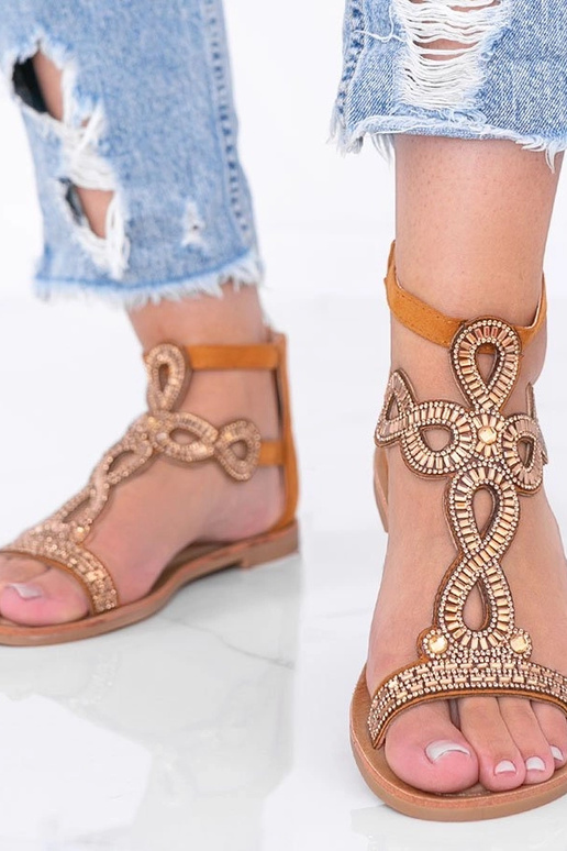 Camelowe sandały ozdobione cyrkoniami...