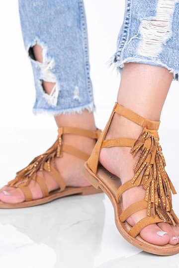 Camelowe sandały ozdobione... 2