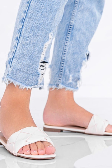 Beżowe klapki z plecioną... 2