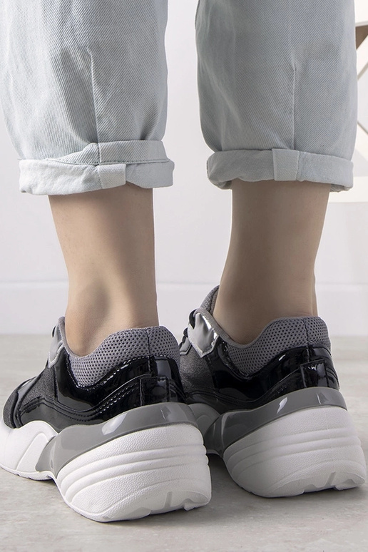 Czarne sneakersy na wysokiej...