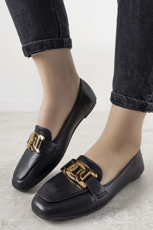 Czarne mokasyny z złotą ozdobą Hashtag