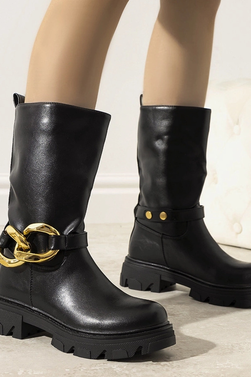 Black insulated boots with chain... Black insulated boots with chain...