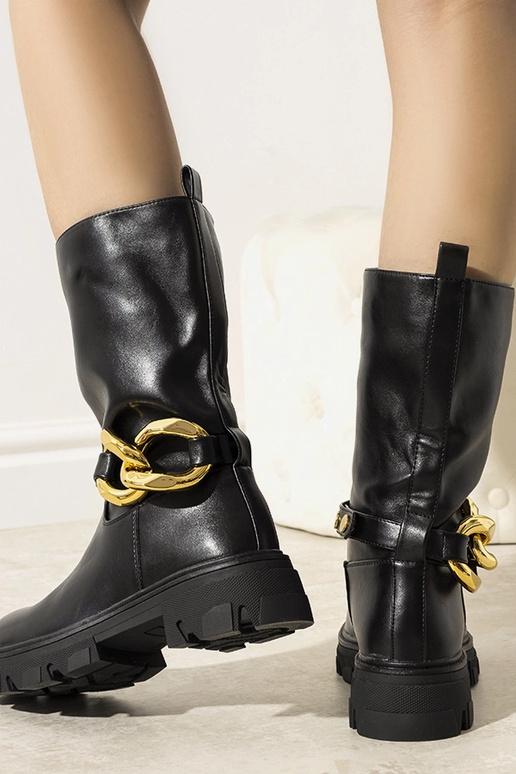 Black insulated boots with chain... Black insulated boots with chain...