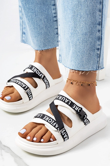 Białe klapki na platformie... 2