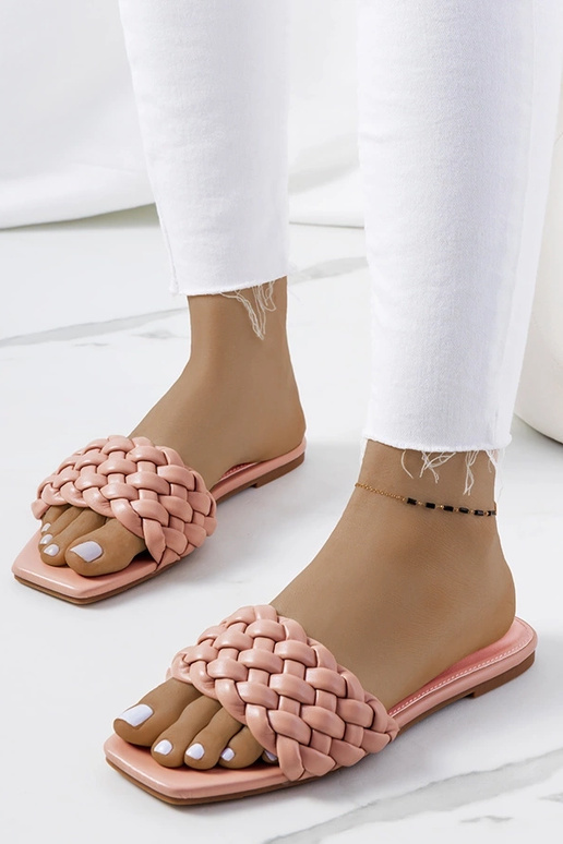 Różowe klapki na płaskim obcasie D'Adda