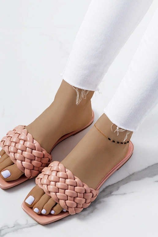 Różowe klapki na płaskim obcasie D'Adda