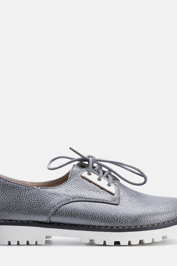 Szare błyszczące półbuty...