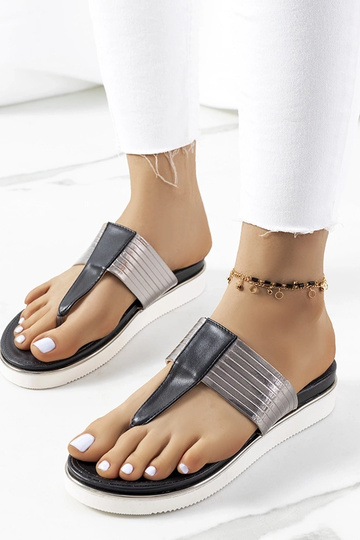 Czarne klapki metaliczne...