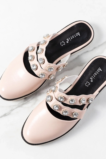 Beżowe klapki z łańcuchem Levy 2