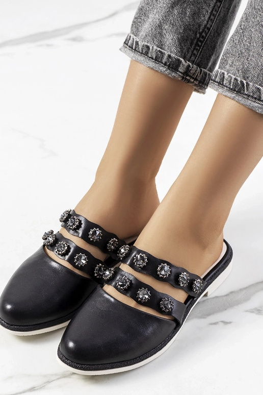 Beżowe klapki z łańcuchem Levy