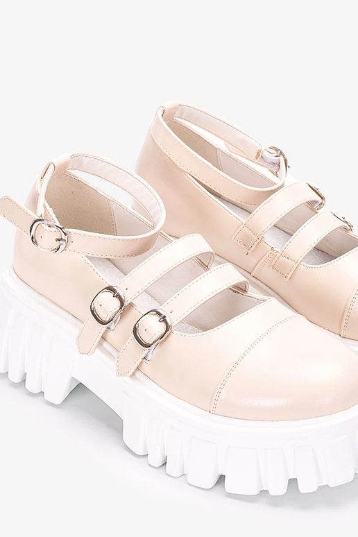 Beżowe półbuty na traktorowej...