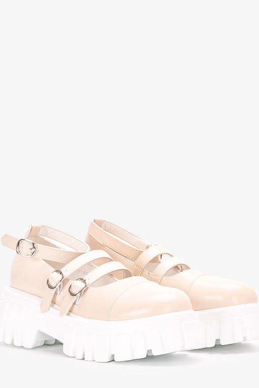 Beżowe półbuty na traktorowej...