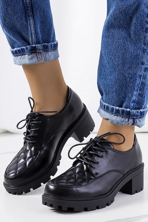 Czarne półbuty na grubym obcasie Landra