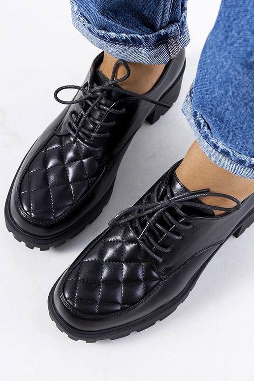 Czarne półbuty na grubym obcasie Landra