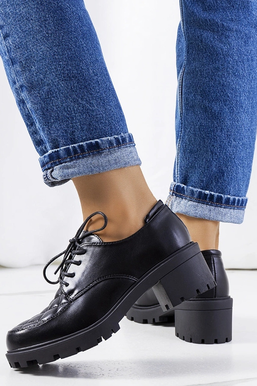 Czarne półbuty na grubym obcasie Landra