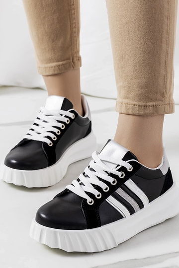 Black trainers Beat