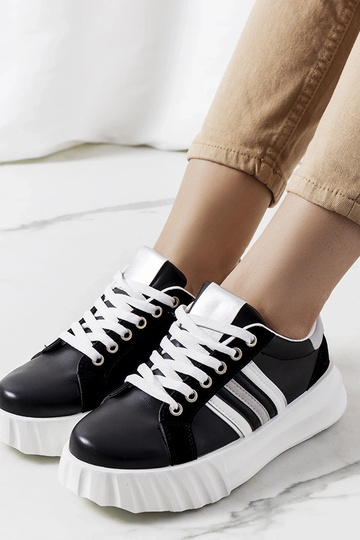 Black trainers Beat 2
