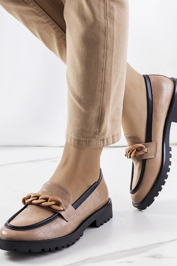 Brązowe półbuty z ozdobnym...