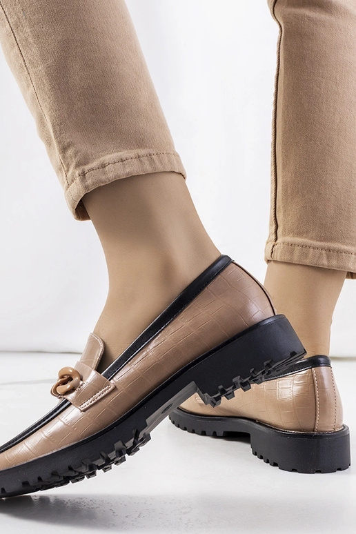 Brązowe półbuty z ozdobnym łańcuchem...