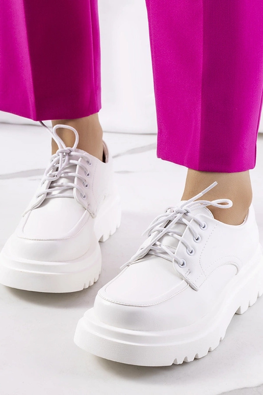 Białe oksfordki Nunes